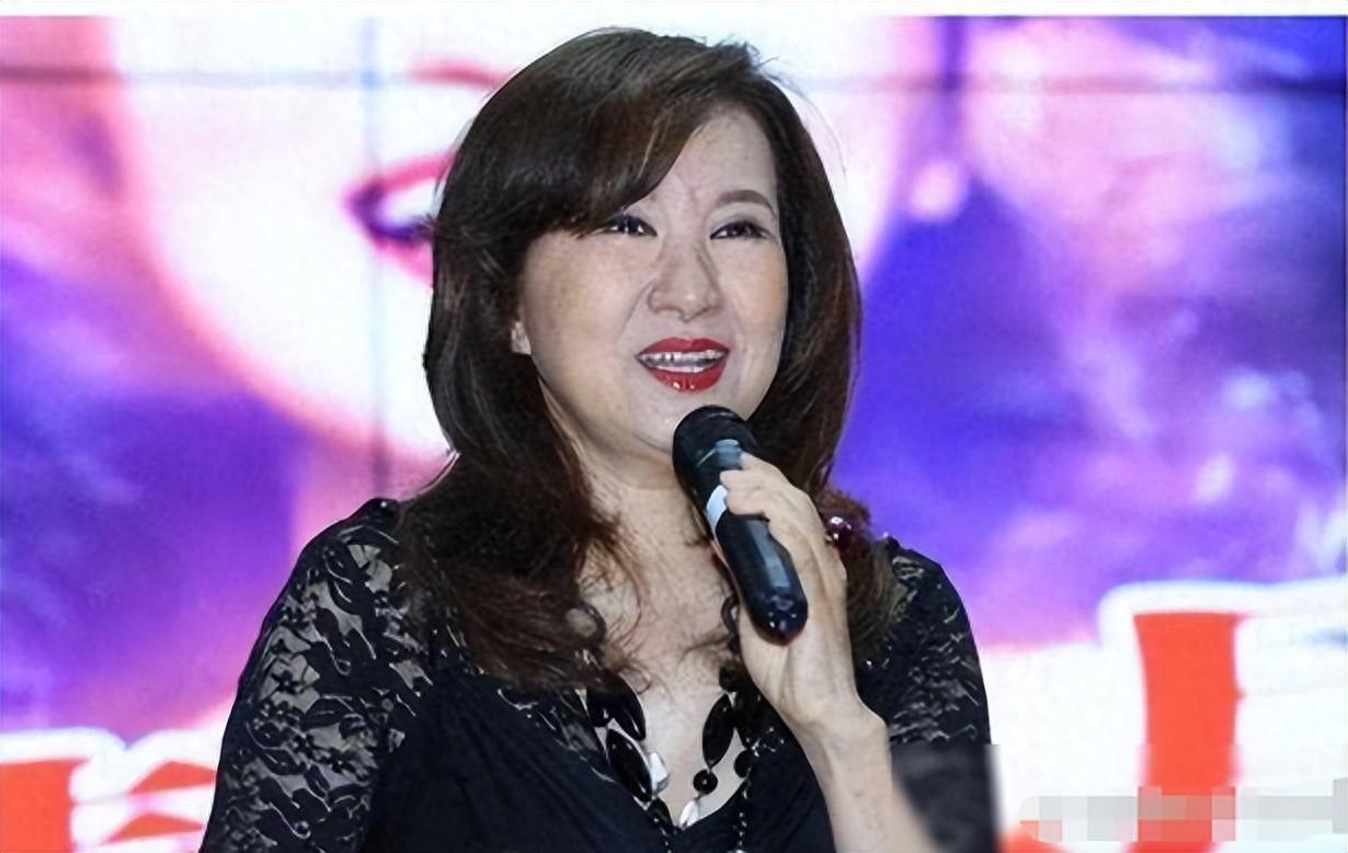 开云体育-事业巅峰远赴美国，被老外“玩腻”后晚年回国，如今变成了这样！